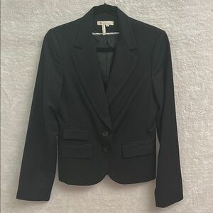 BCBGeneration Black Blazer with Structured Shoulders and Fitted Silhouette
